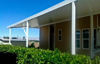 Mobile home Awning with an Alumawood white  Newport flatpanel top